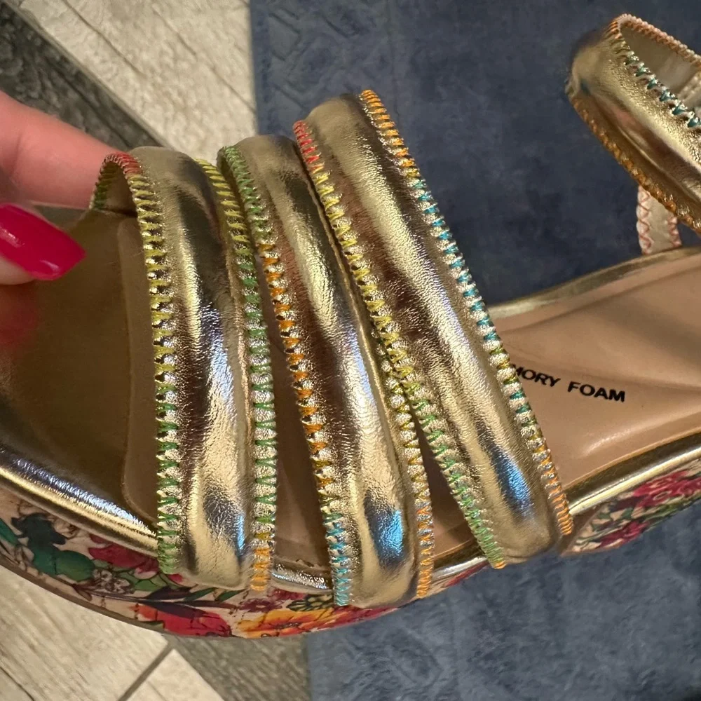 Impo Multicolor Floral Platform Sandals - Picture 11 of 12